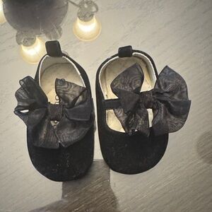 Elegant Black Baby Shoes with Bow
